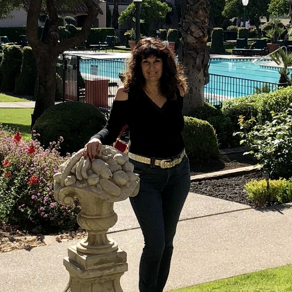 Unique clothing and housewares - Picture 3 of 16